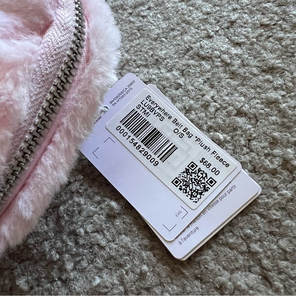 LULULEMON PLUSH EVERYTHING BELT BAG! ✨ - Picture 3 of 4